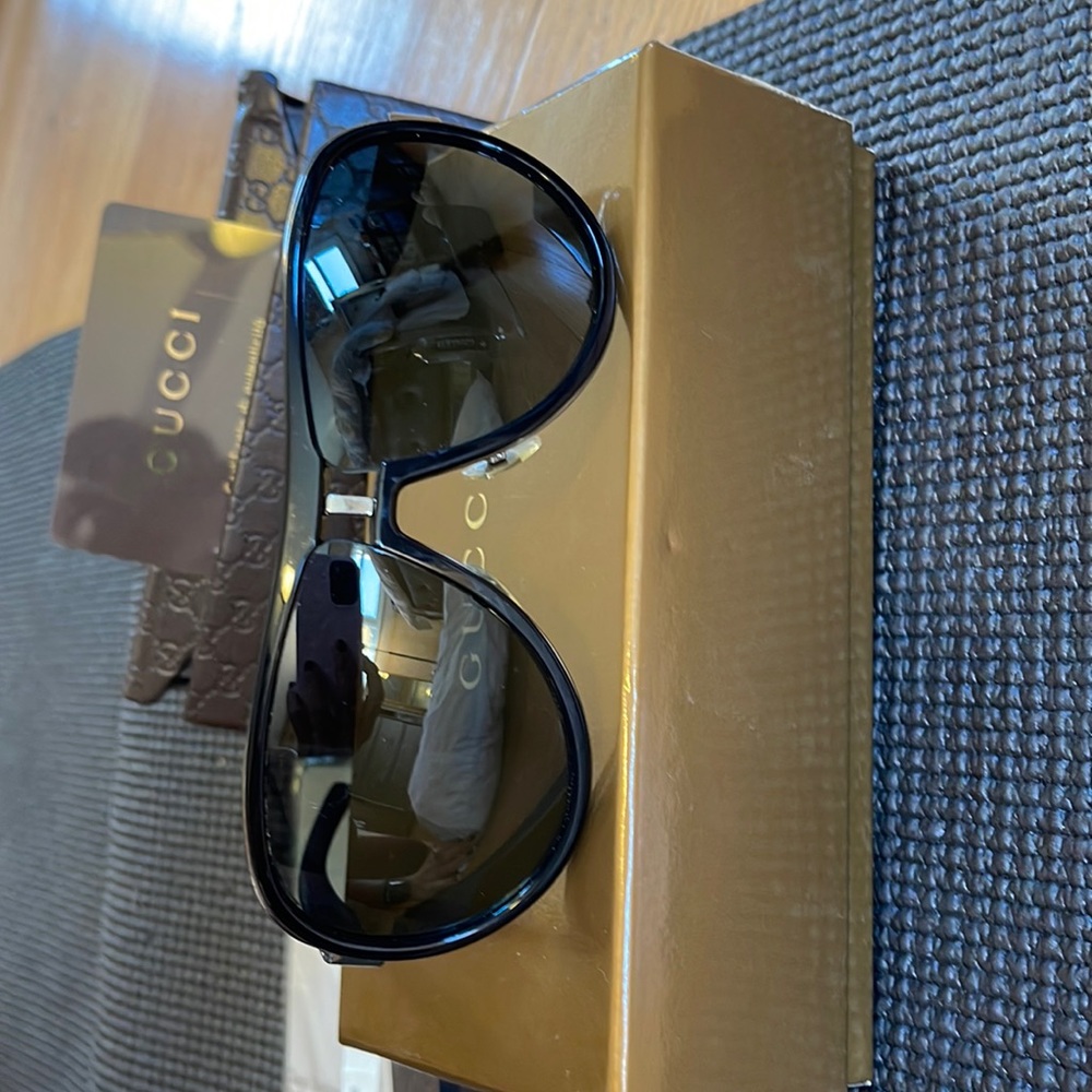 *Authentic* Unisex Gucci Sunglasses. Gently used.